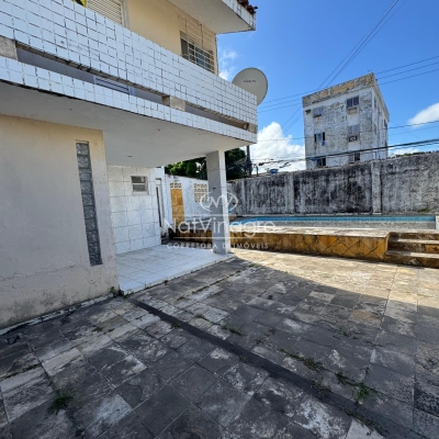 CASA EM CANDEIAS